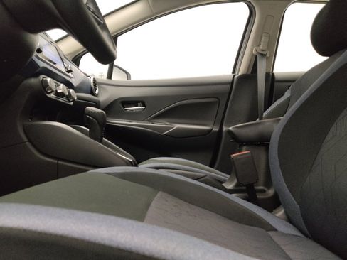 Used 2025 Nissan Versa SV FWD image 17