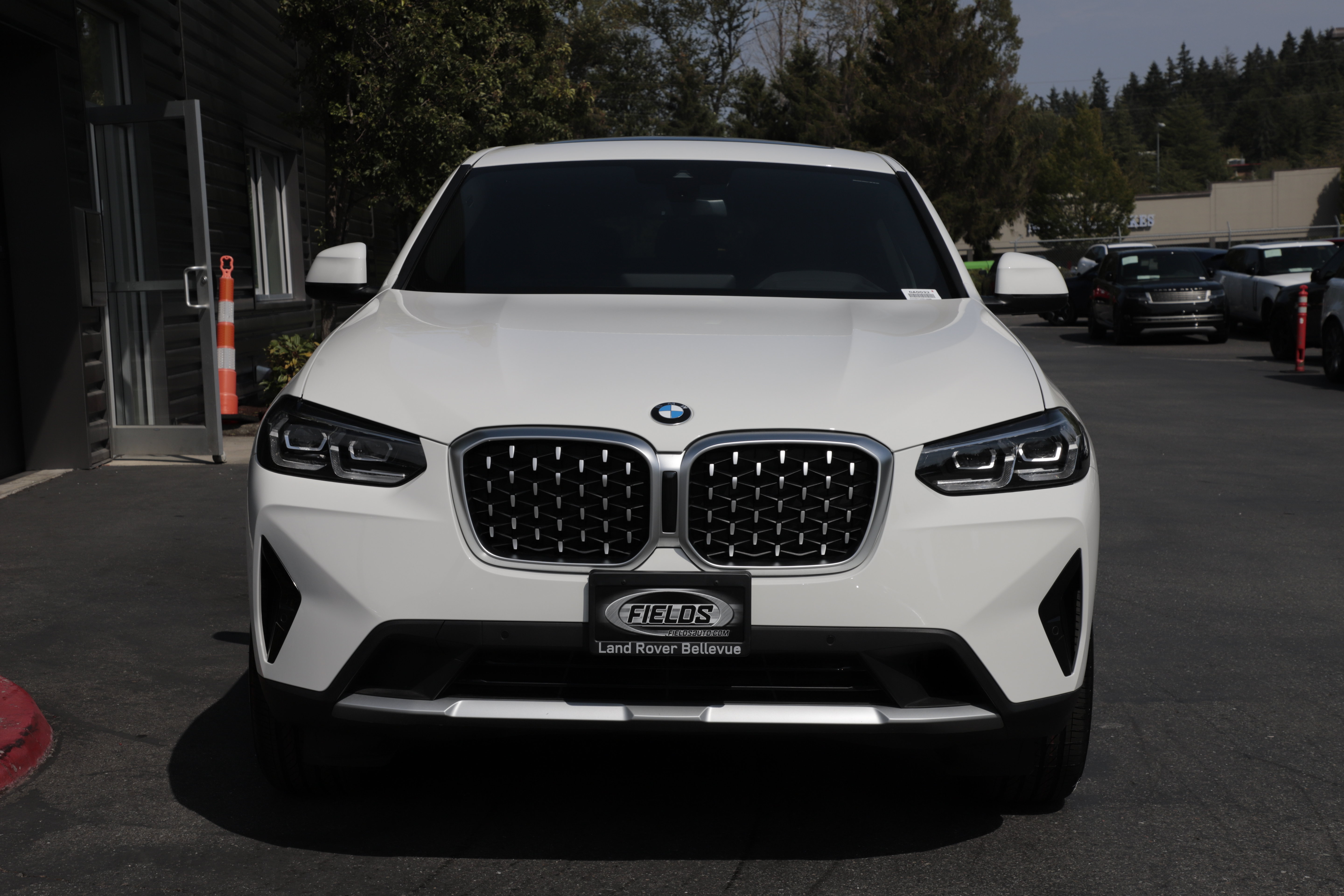 Used 2025 BMW X4 xDrive30i w/ Premium Package AWD/4WD image 6