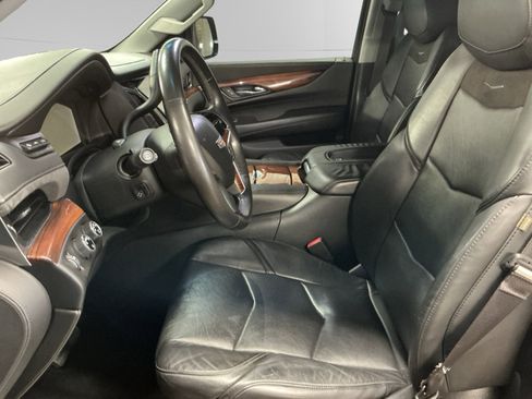Used 2015 Cadillac Escalade Luxury AWD/4WD image 9
