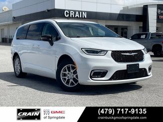 Used 2024 Chrysler Pacifica Touring-L FWD video 1