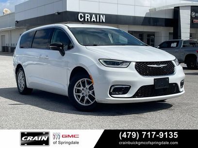 Used 2024 Chrysler Pacifica Touring-L