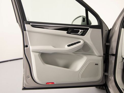 New 2026 Porsche Macan S image 12