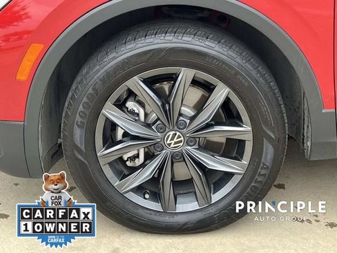 Used 2022 Volkswagen Tiguan SE w/ Panoramic Sunroof Package FWD image 6