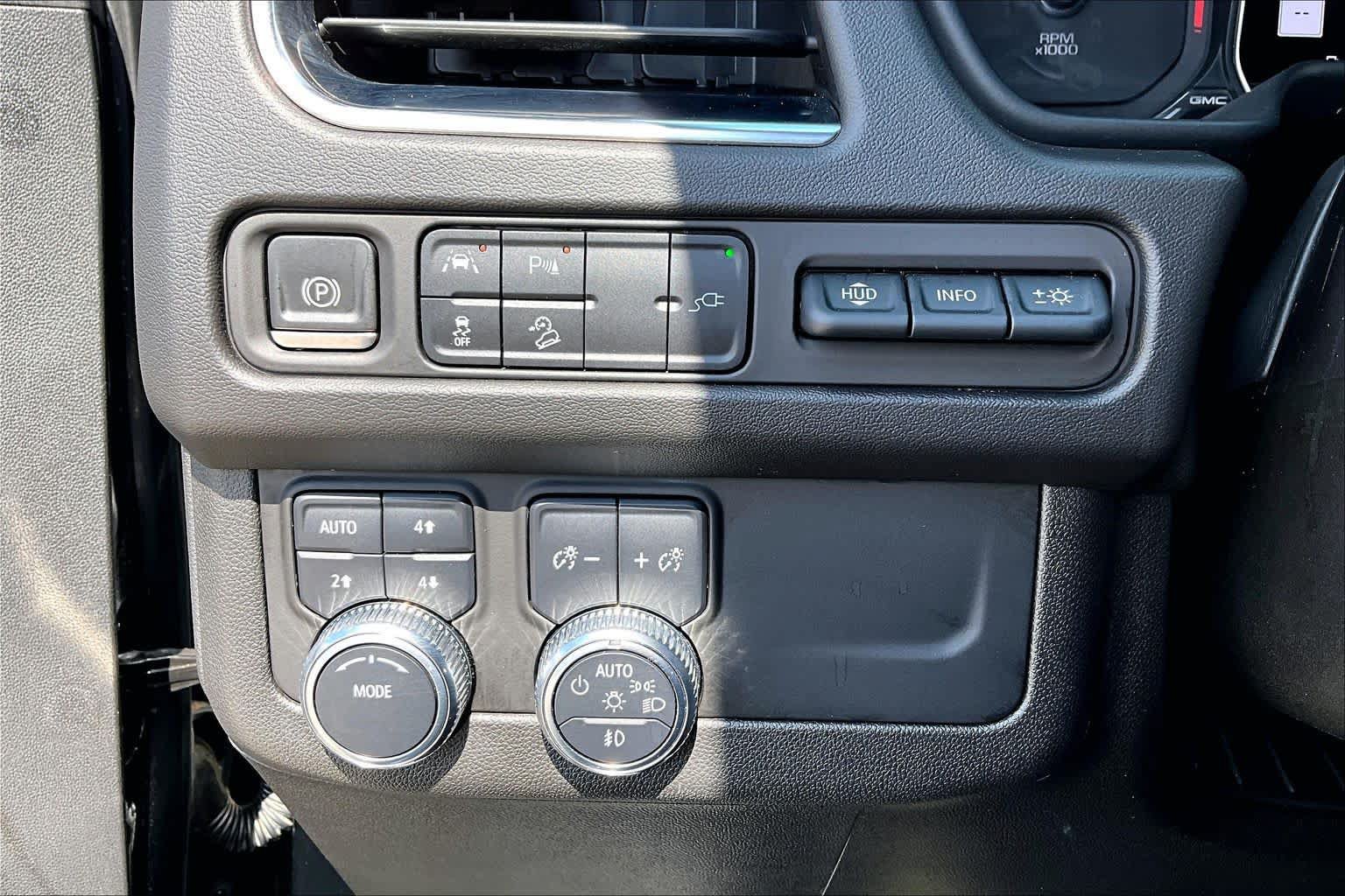 Used 2021 GMC Yukon AT4 w/ AT4 Premium Package AWD/4WD image 36
