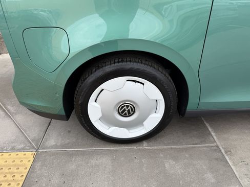 Used 2025 Volkswagen ID. Buzz 1st Edition RWD image 15