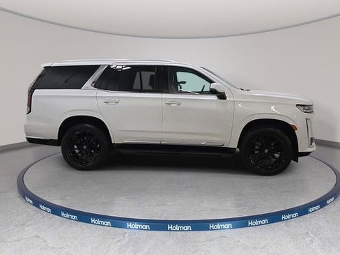 Used 2021 Cadillac Escalade Premium Luxury AWD/4WD image 4