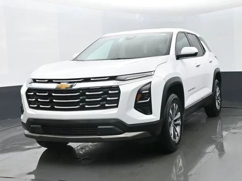 Used 2025 Chevrolet Equinox LT image 1