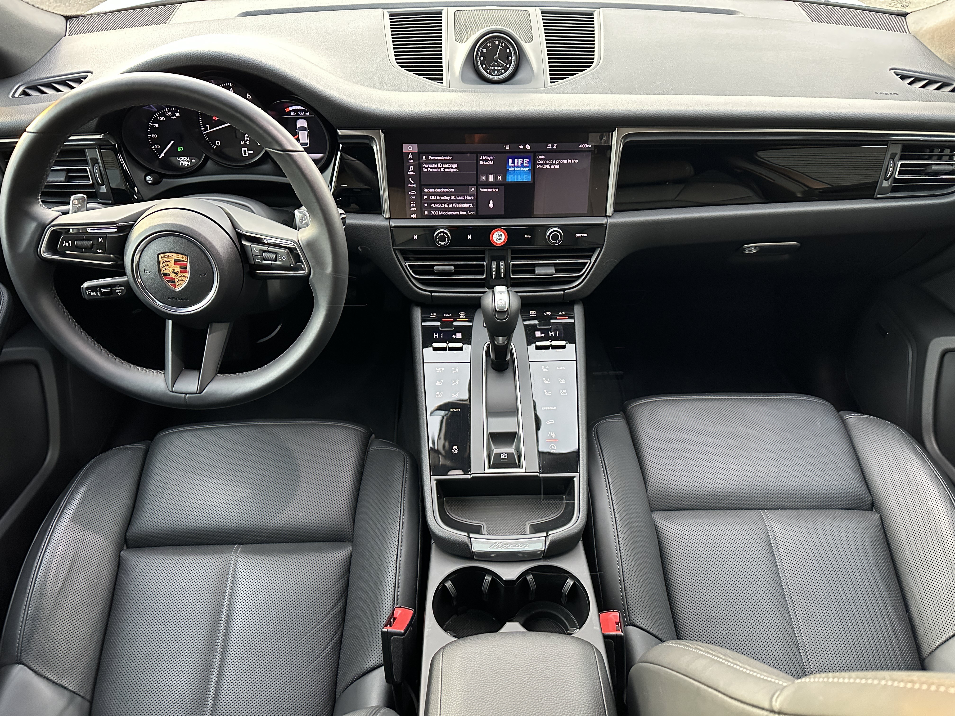 Certified 2025 Porsche Macan AWD/4WD image 6