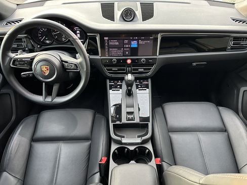 Certified 2025 Porsche Macan AWD/4WD image 6