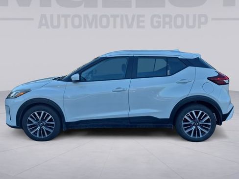 Used 2021 Nissan Kicks SV FWD image 2