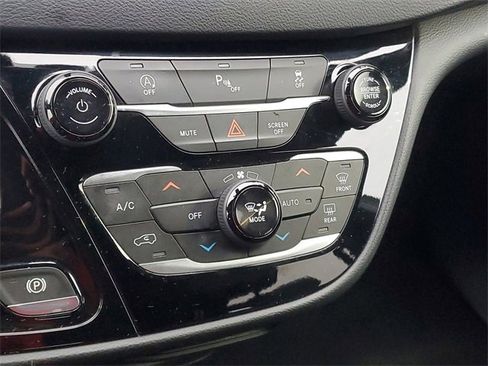 Certified 2020 Chrysler Pacifica Touring-L image 27