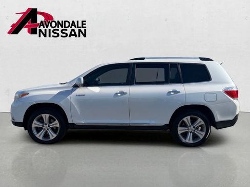 Used 2012 Toyota Highlander Limited w/ Tow Pkg AWD/4WD image 3