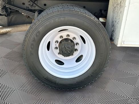 Used 2023 Ford F550 4x4 Regular Cab Super Duty image 26
