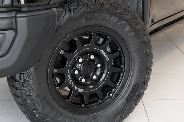 Used 2023 GMC Sierra 1500 AT4X w/ AT4X AEV Edition AWD/4WD image 2