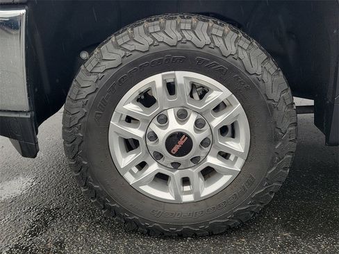 Used 2022 GMC Sierra 2500 SLE w/ SLE Value Package; image 30