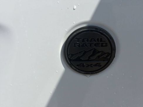 Used 2021 Jeep Wrangler Unlimited Sahara AWD/4WD image 32