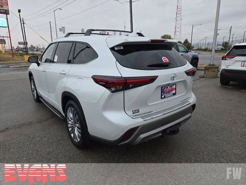 Used 2025 Toyota Highlander Platinum image 29