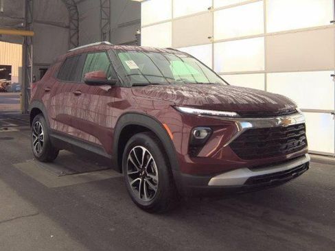 Used 2025 Chevrolet TrailBlazer LT image 3