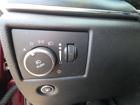Used 2019 Jeep Grand Cherokee Limited AWD/4WD image 25