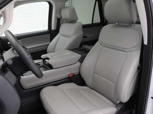 Used 2025 Ford Expedition Max Active AWD/4WD image 16