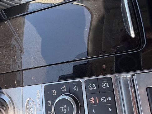 Used 2017 Land Rover Discovery First Edition AWD/4WD image 19