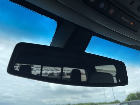 Used 2022 Chevrolet Silverado 1500 LTZ image 33