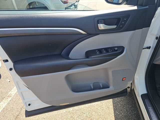 Used 2019 Toyota Highlander Limited FWD image 18