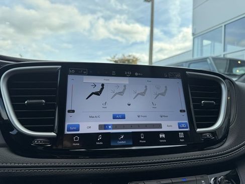 New 2026 Chrysler Pacifica Select image 17