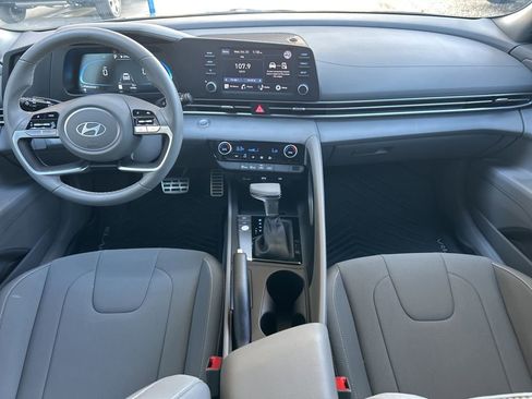 Used 2025 Hyundai Elantra Sport image 18
