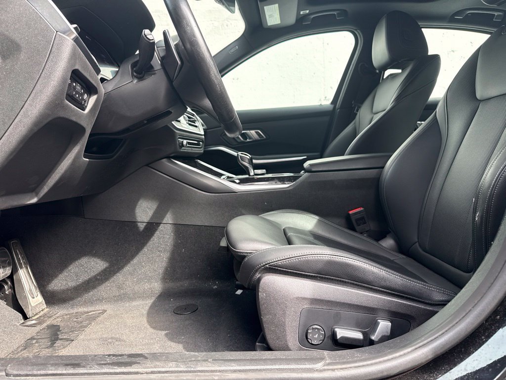 Used 2022 BMW 330e xDrive w/ M Sport Package AWD/4WD image 4