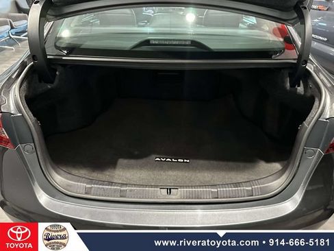 Used 2017 Toyota Avalon XLE w/ Carpet Mat Package FWD image 13