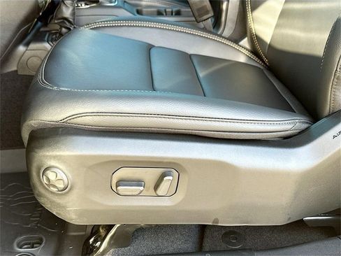 New 2025 Jeep Gladiator Sport image 18