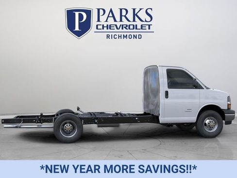 New 2025 Chevrolet Express 3500 w/ Power Convenience Package image 5