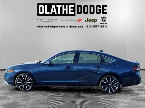 Used 2023 Honda Accord Touring image 3