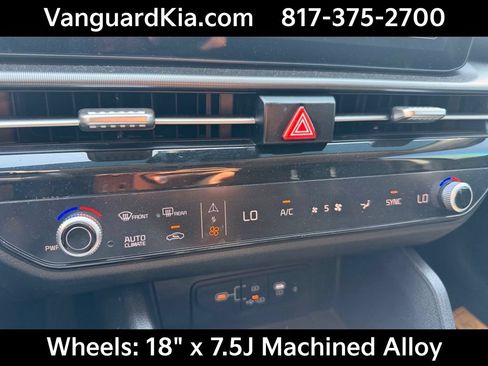 Certified 2026 Kia Sportage EX w/ EX Panorama Roof Package FWD image 22