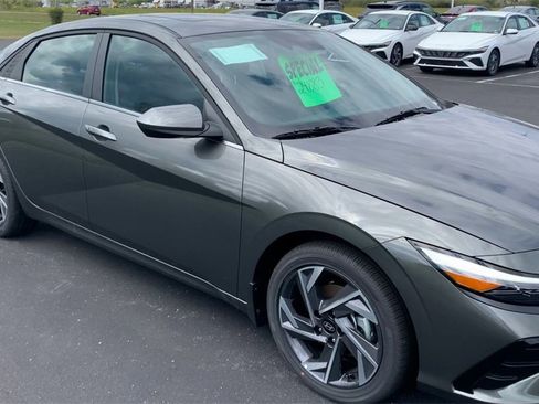 New 2025 Hyundai Elantra SEL image 6