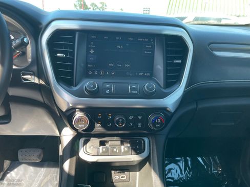 Used 2023 GMC Acadia SLT image 17