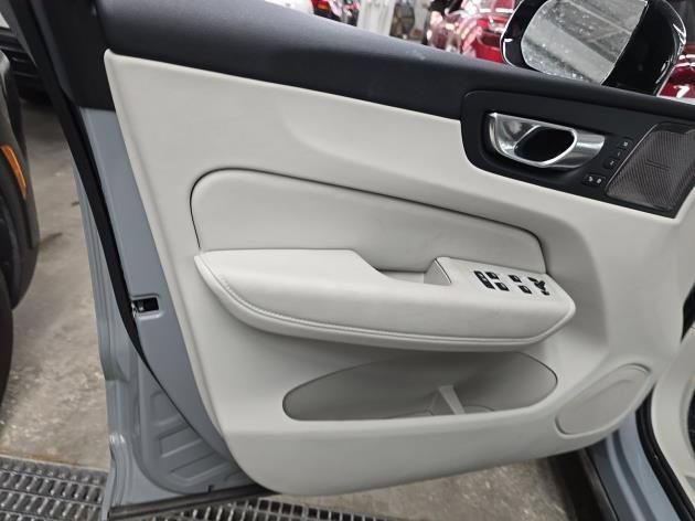 Used 2026 Volvo XC60 B5 Ultra AWD/4WD image 8