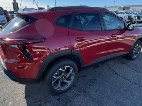 New 2026 Chevrolet Trax LT w/ Driver Confidence Package image 2