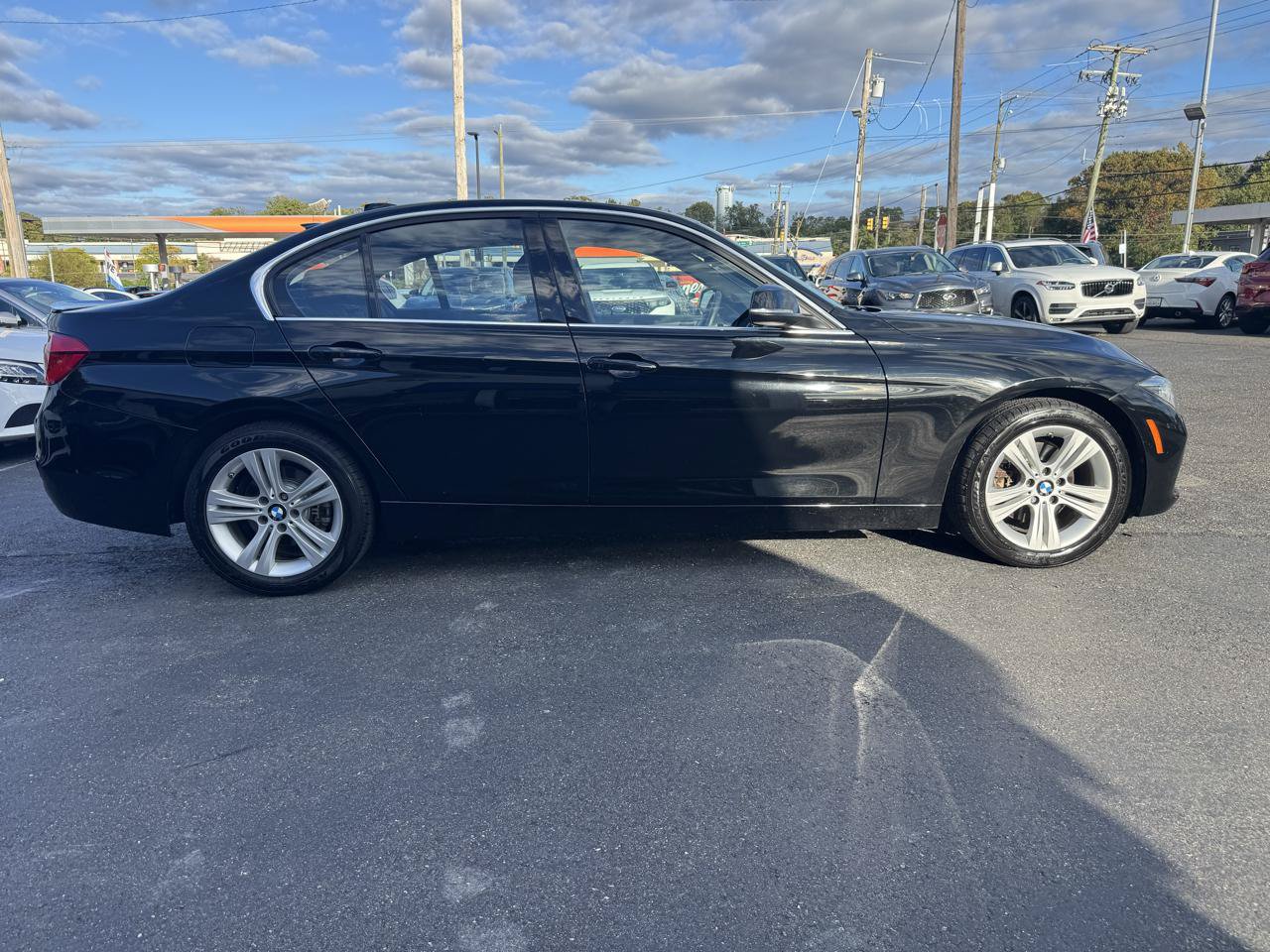 Used 2017 BMW 330i xDrive Sedan AWD/4WD image 4