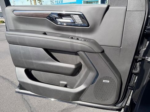 New 2026 Chevrolet Suburban Premier image 10