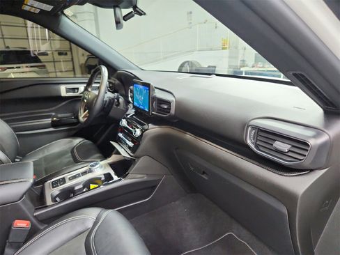 Used 2022 Ford Explorer ST image 37