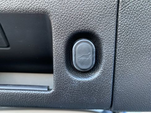 Used 2017 Cadillac Escalade ESV 4WD image 15