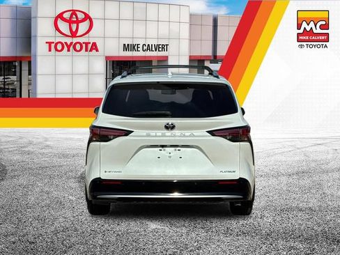 Used 2026 Toyota Sienna Platinum AWD/4WD image 4