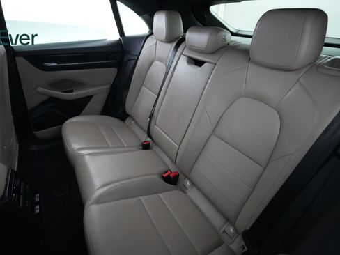 Used 2025 Porsche Macan Electric RWD image 24