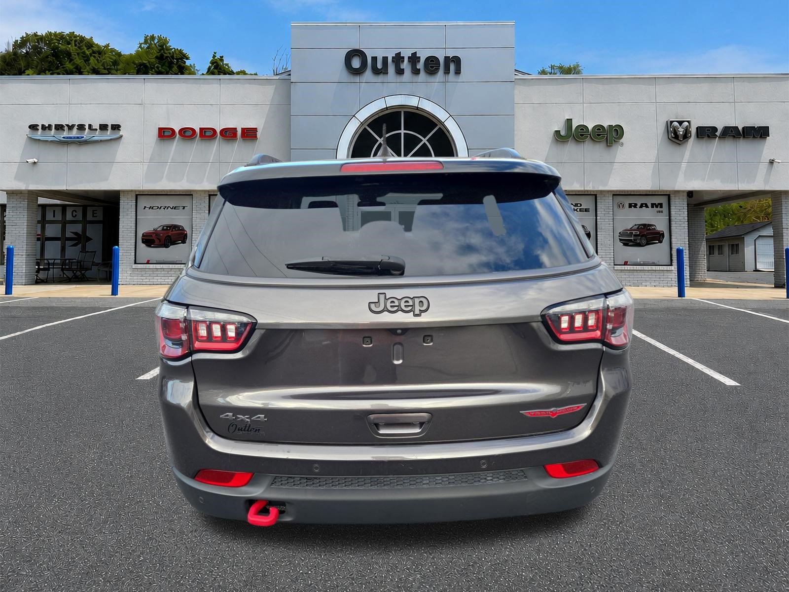 Used 2022 Jeep Compass Trailhawk w/ Trailhawk Convenience Group AWD/4WD image 5