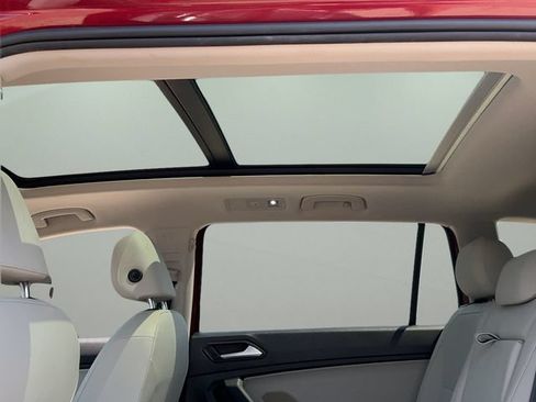 Used 2019 Volkswagen Tiguan SEL FWD image 22