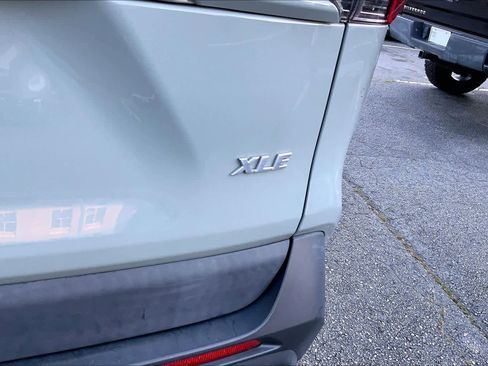Used 2021 Toyota RAV4 XLE FWD image 10