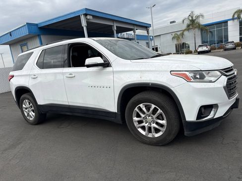 Used 2019 Chevrolet Traverse LT FWD image 2