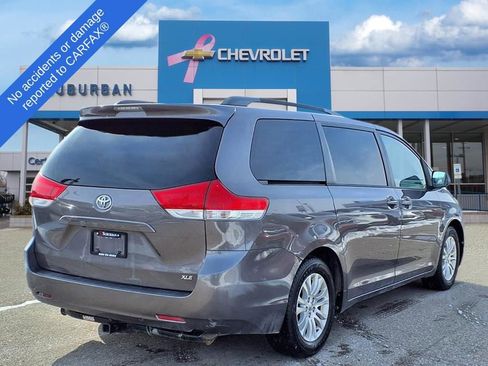 Used 2014 Toyota Sienna L image 4